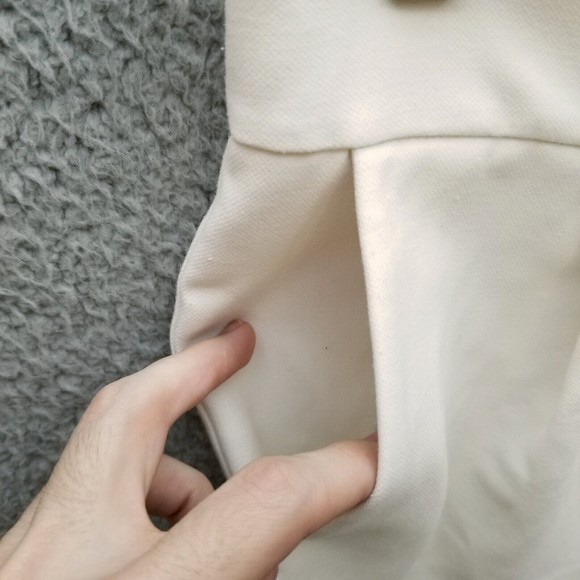 Diane Von Fustenberg Women's 2 White Pleated Shorts 29.25" 2.75" 9" - Picture 2 of 9